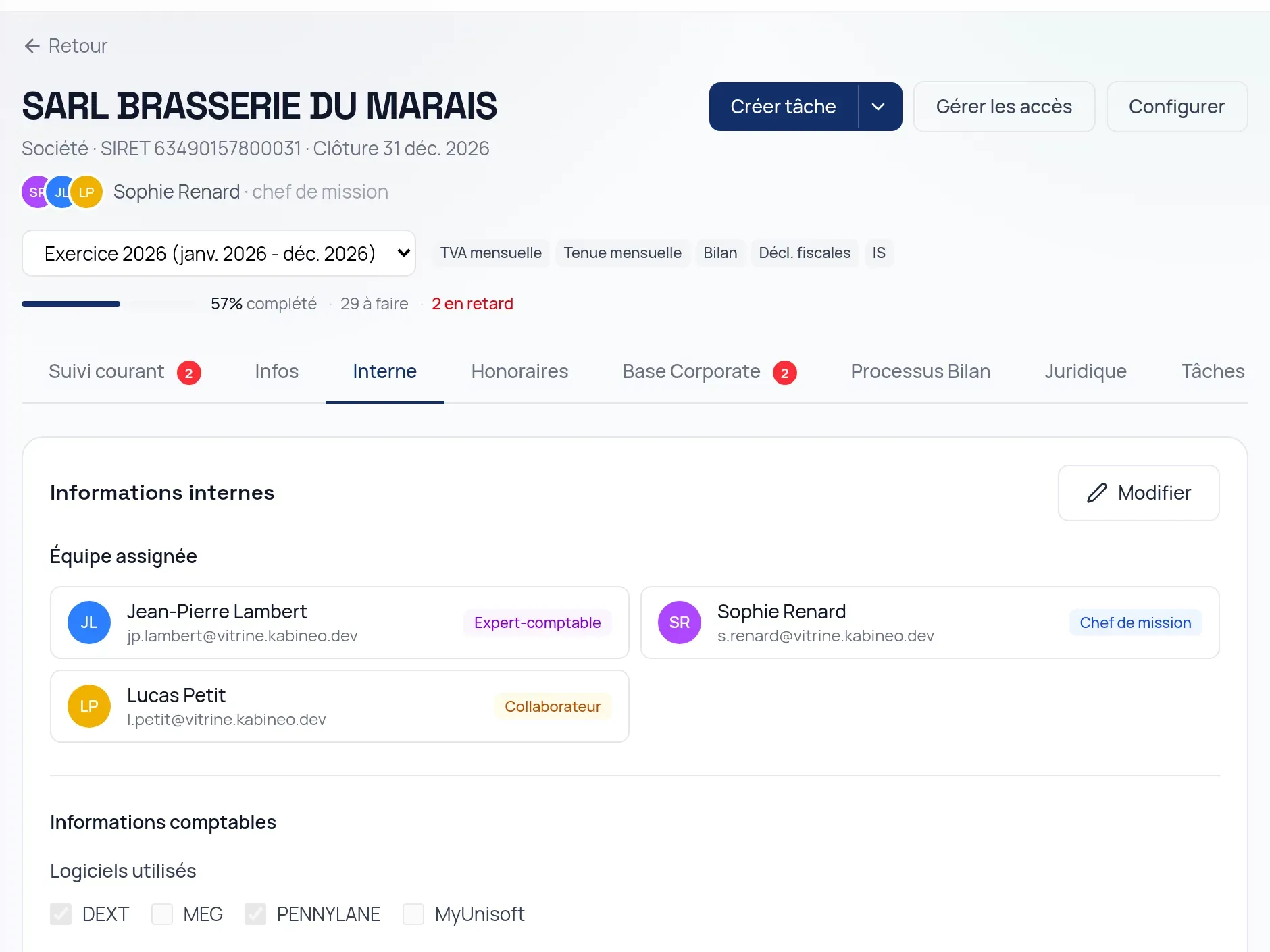 Équipe assignée à un dossier : expert-comptable, cheffe de mission et collaborateur
